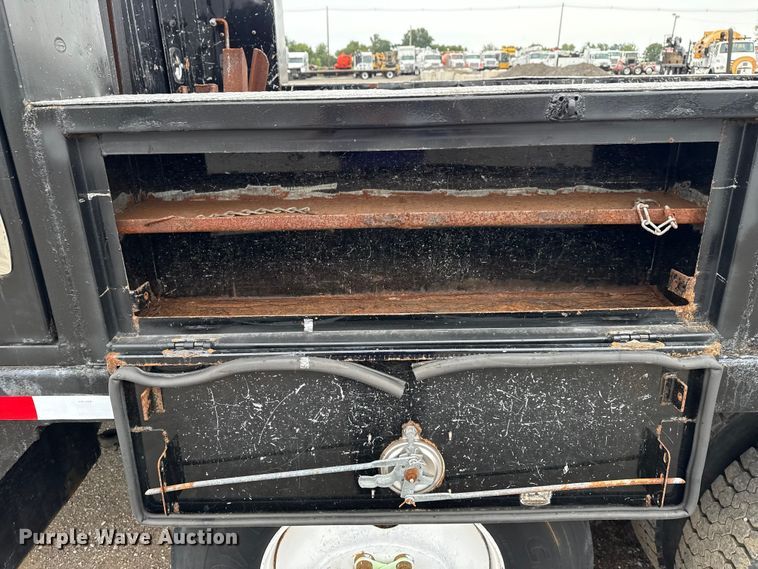 image for item NU9617 2007 Freightliner Business Class M2 crane truck