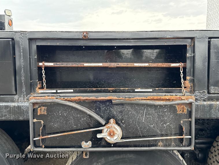 image for item NU9617 2007 Freightliner Business Class M2 crane truck