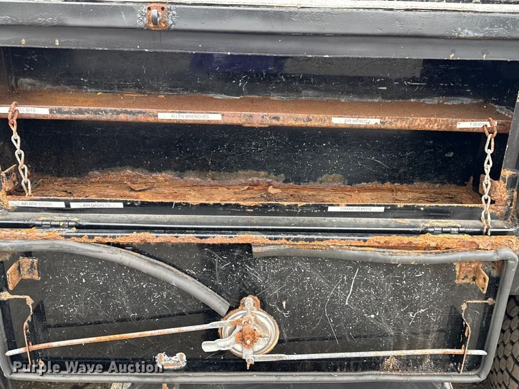 image for item NU9617 2007 Freightliner Business Class M2 crane truck