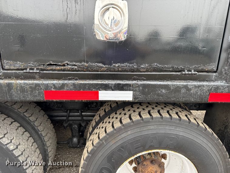 image for item NU9617 2007 Freightliner Business Class M2 crane truck