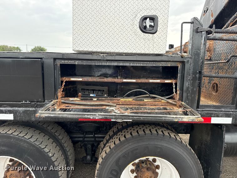 image for item NU9617 2007 Freightliner Business Class M2 crane truck