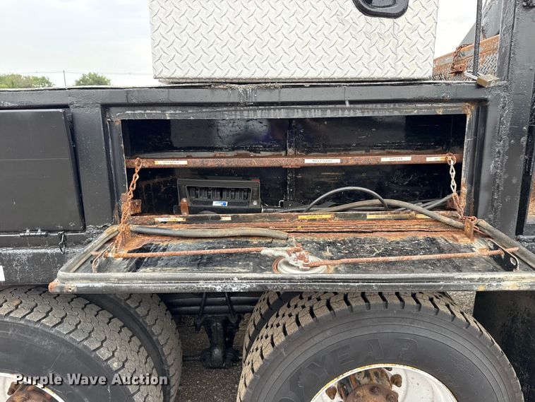 image for item NU9617 2007 Freightliner Business Class M2 crane truck