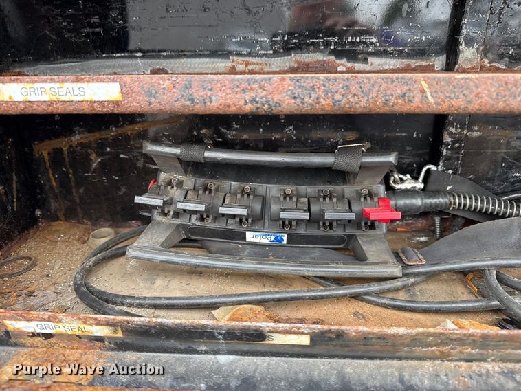 image for item NU9617 2007 Freightliner Business Class M2 crane truck