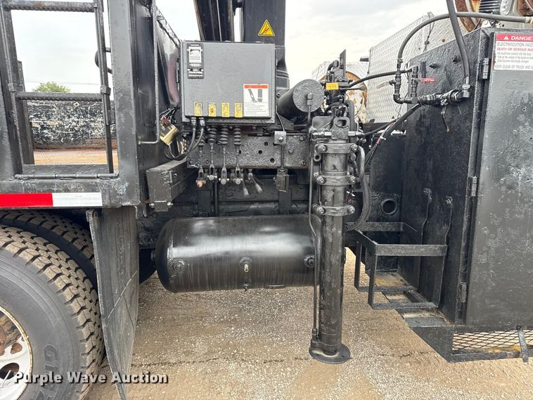 image for item NU9617 2007 Freightliner Business Class M2 crane truck