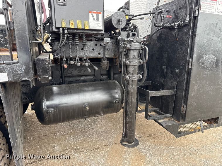 image for item NU9617 2007 Freightliner Business Class M2 crane truck