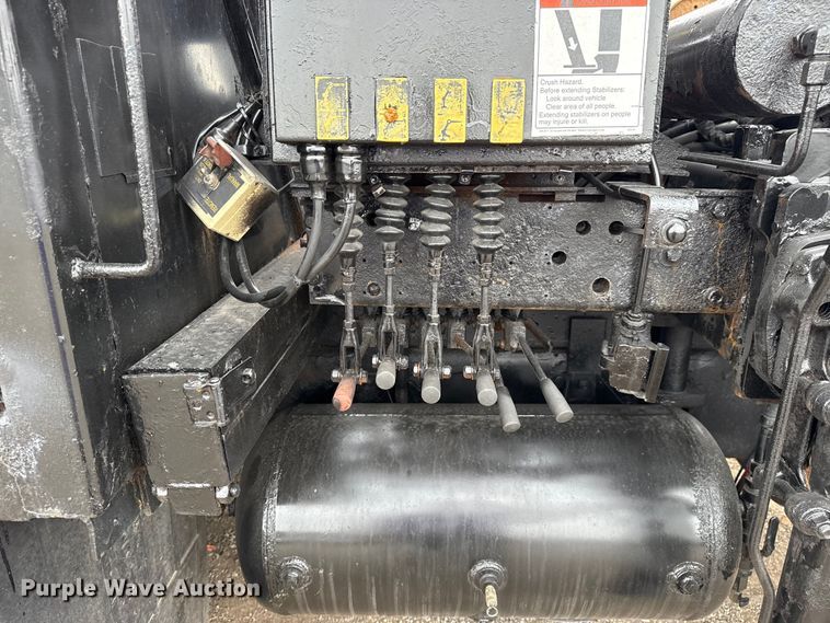 image for item NU9617 2007 Freightliner Business Class M2 crane truck