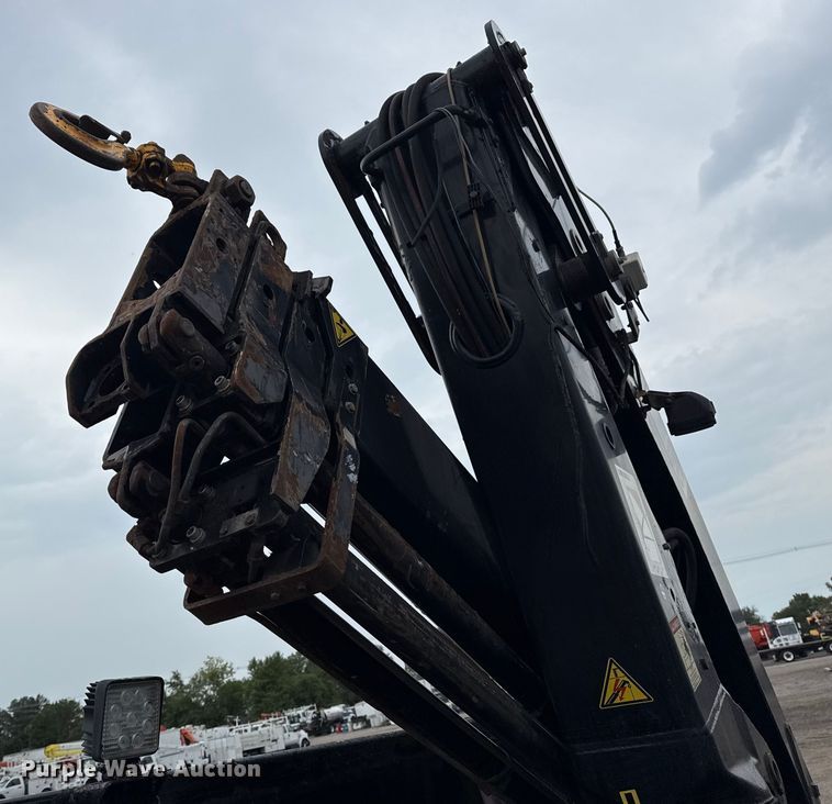 image for item NU9617 2007 Freightliner Business Class M2 crane truck