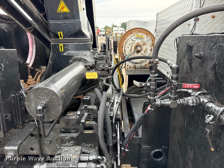 image for item NU9617 2007 Freightliner Business Class M2 crane truck