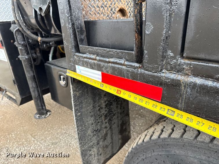 image for item NU9617 2007 Freightliner Business Class M2 crane truck