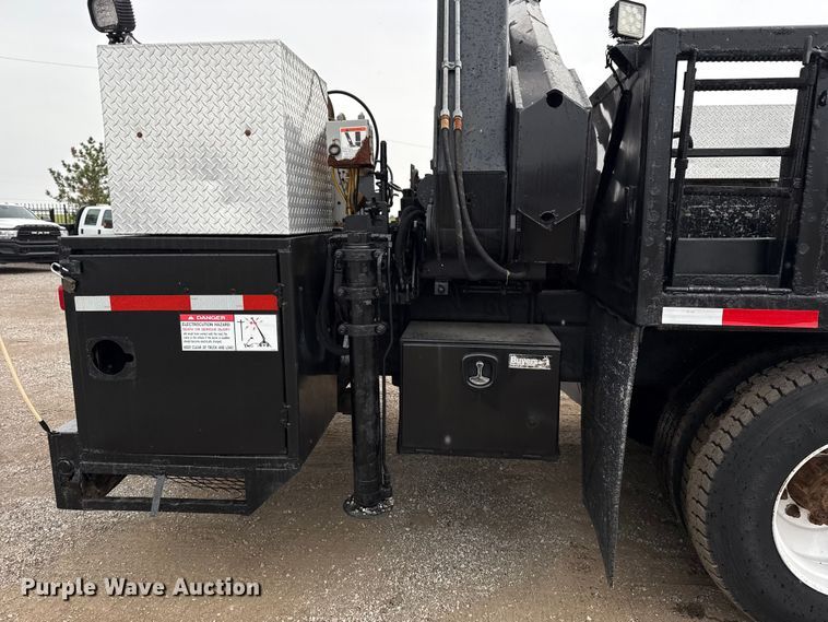 image for item NU9617 2007 Freightliner Business Class M2 crane truck