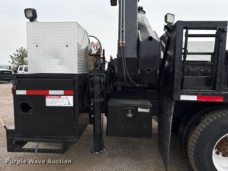 image for item NU9617 2007 Freightliner Business Class M2 crane truck