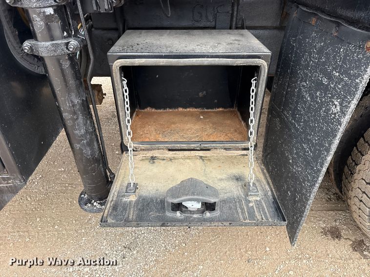 image for item NU9617 2007 Freightliner Business Class M2 crane truck