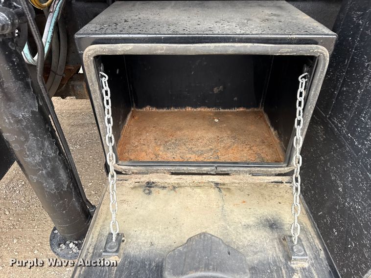 image for item NU9617 2007 Freightliner Business Class M2 crane truck