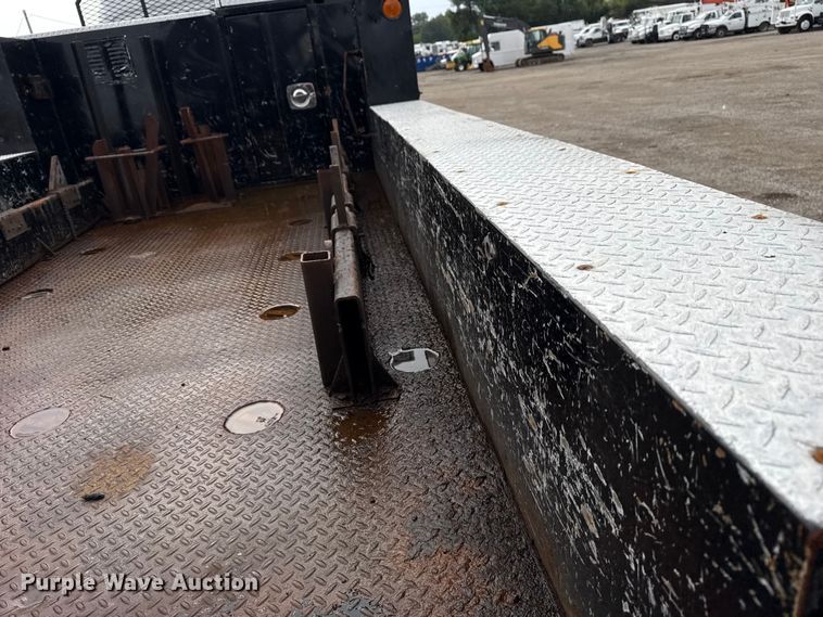 image for item NU9617 2007 Freightliner Business Class M2 crane truck