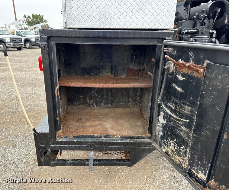 image for item NU9617 2007 Freightliner Business Class M2 crane truck