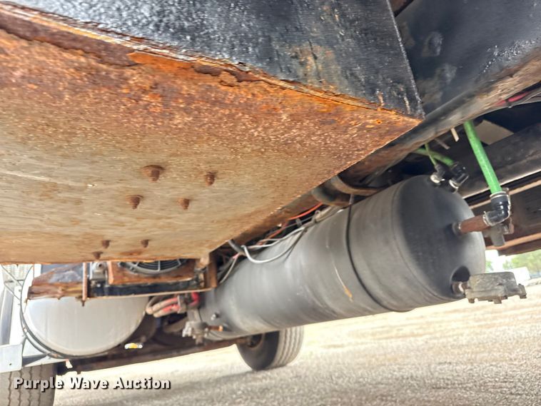 image for item NU9617 2007 Freightliner Business Class M2 crane truck