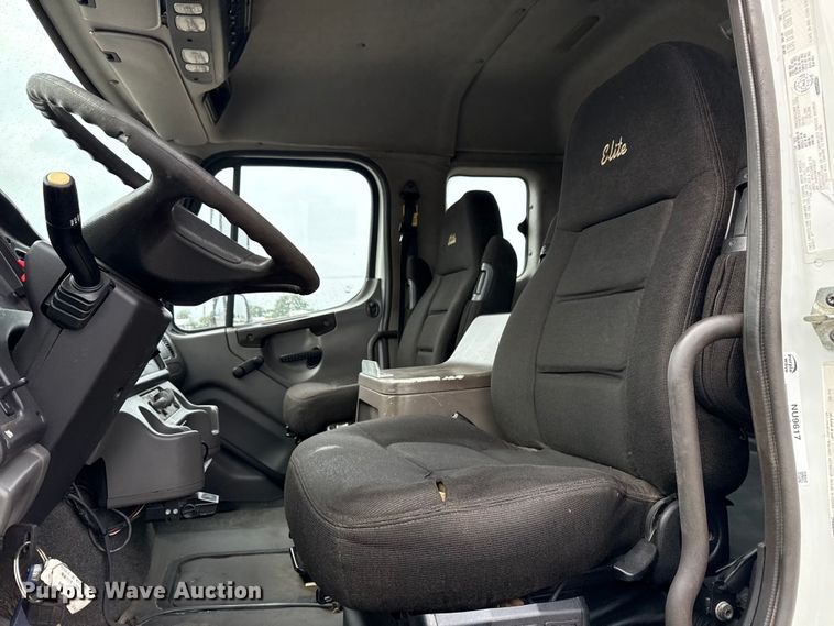 image for item NU9617 2007 Freightliner Business Class M2 crane truck