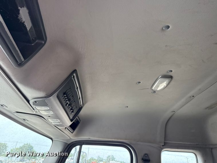 image for item NU9617 2007 Freightliner Business Class M2 crane truck