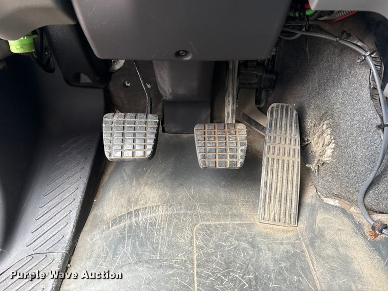 image for item NU9617 2007 Freightliner Business Class M2 crane truck