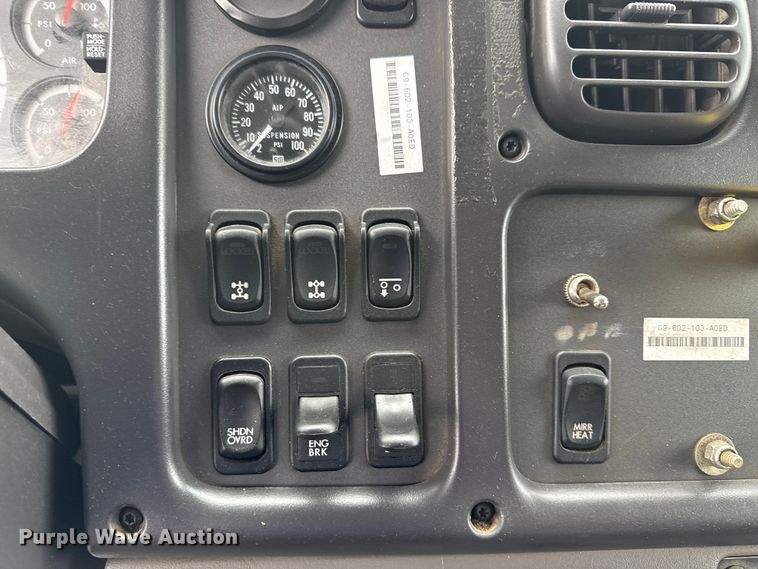 image for item NU9617 2007 Freightliner Business Class M2 crane truck