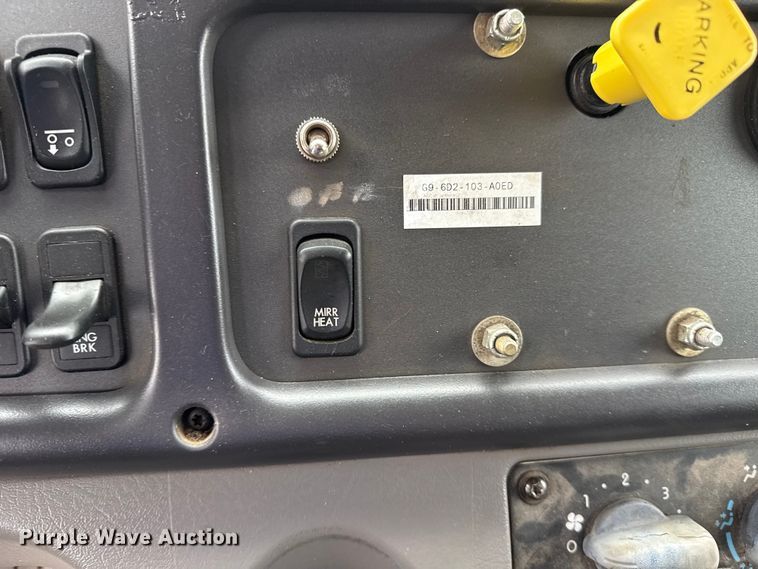 image for item NU9617 2007 Freightliner Business Class M2 crane truck