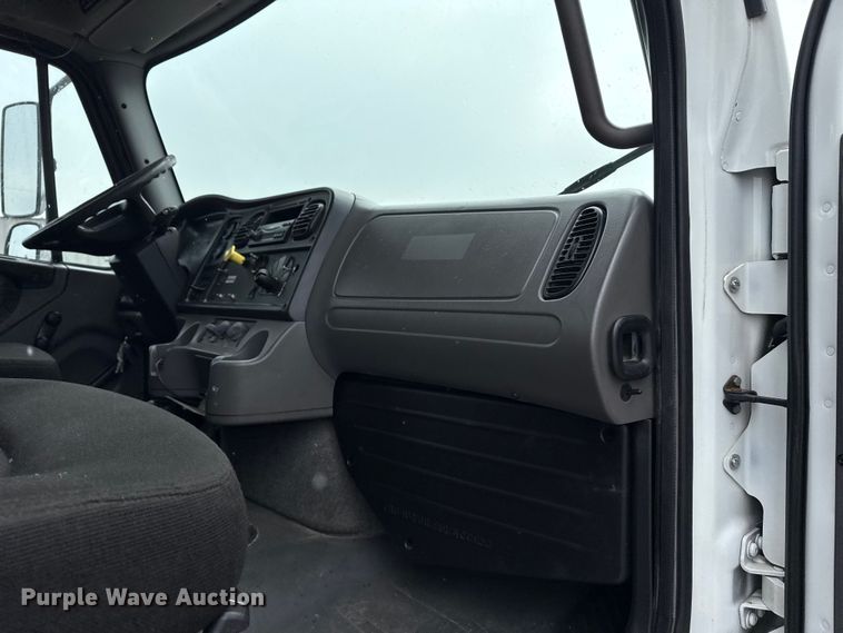 image for item NU9617 2007 Freightliner Business Class M2 crane truck