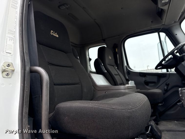 image for item NU9617 2007 Freightliner Business Class M2 crane truck