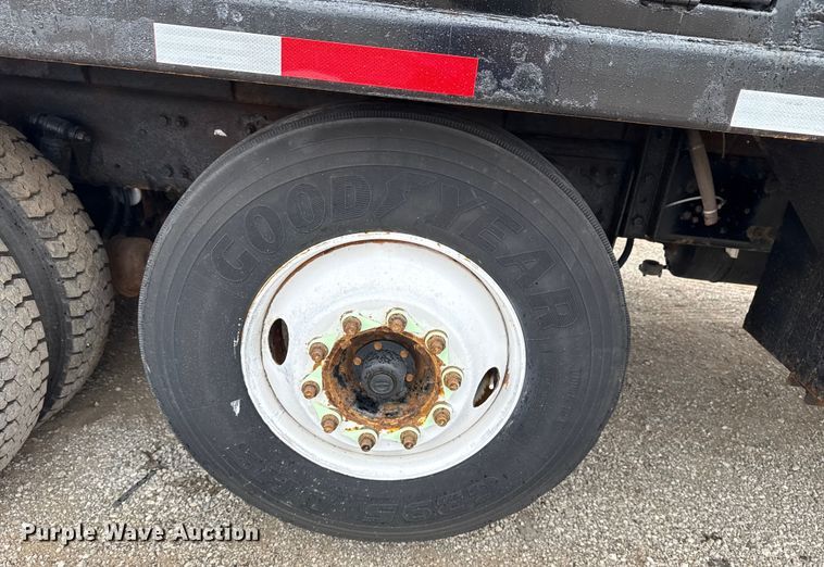 image for item NU9617 2007 Freightliner Business Class M2 crane truck