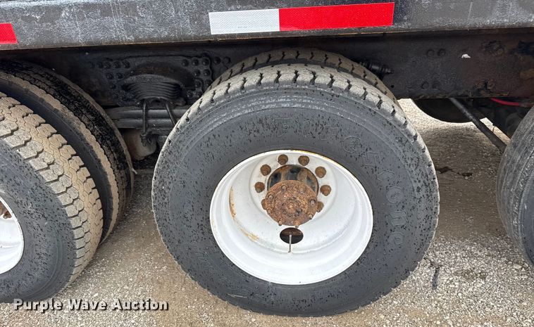 image for item NU9617 2007 Freightliner Business Class M2 crane truck