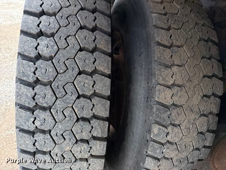 image for item NU9617 2007 Freightliner Business Class M2 crane truck