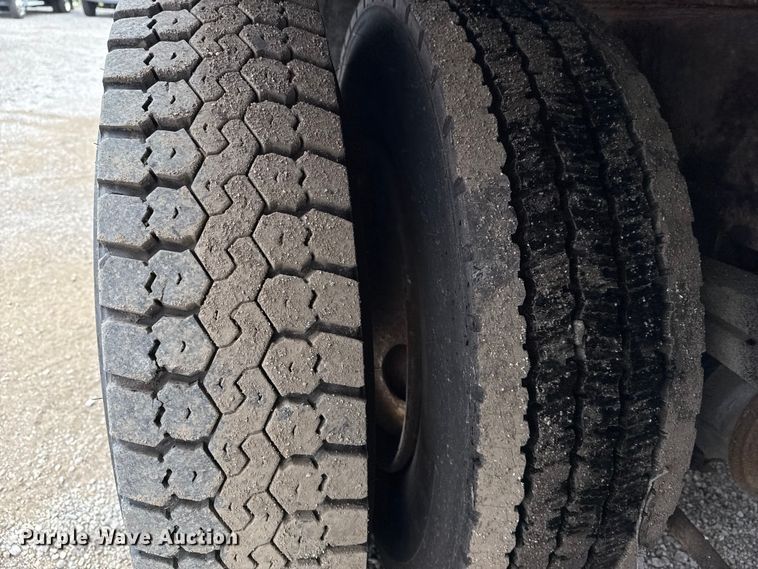 image for item NU9617 2007 Freightliner Business Class M2 crane truck