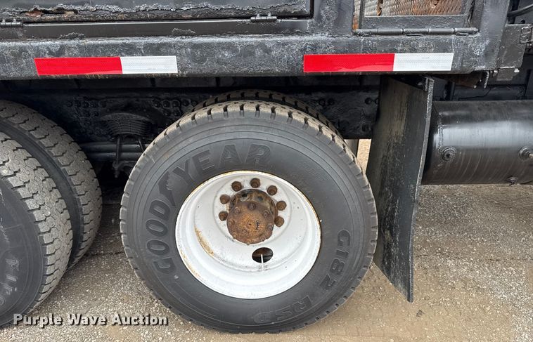 image for item NU9617 2007 Freightliner Business Class M2 crane truck