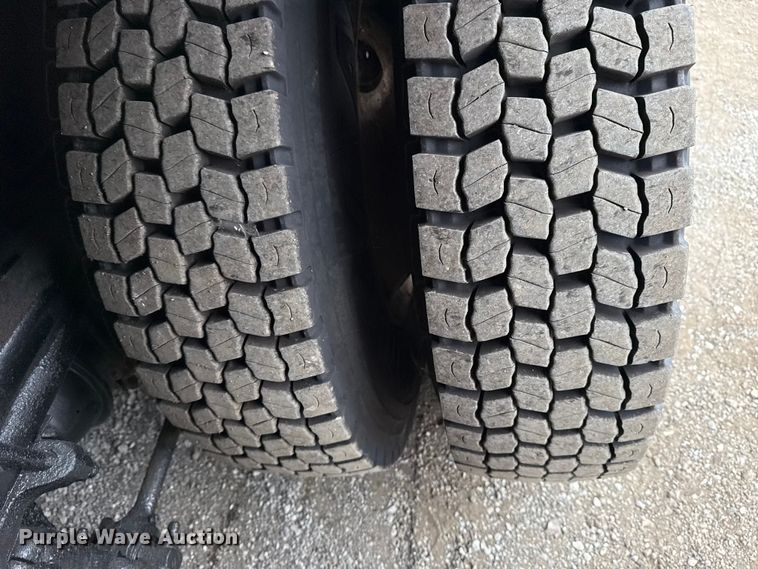 image for item NU9617 2007 Freightliner Business Class M2 crane truck