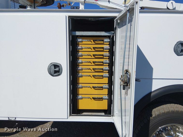 image for item NU9751 2017 RAM 5500 utility / service truck