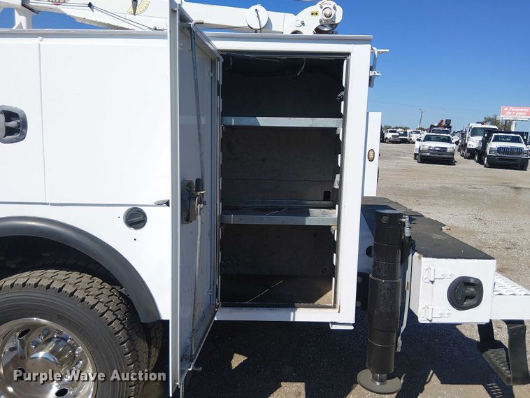 image for item NU9751 2017 RAM 5500 utility / service truck