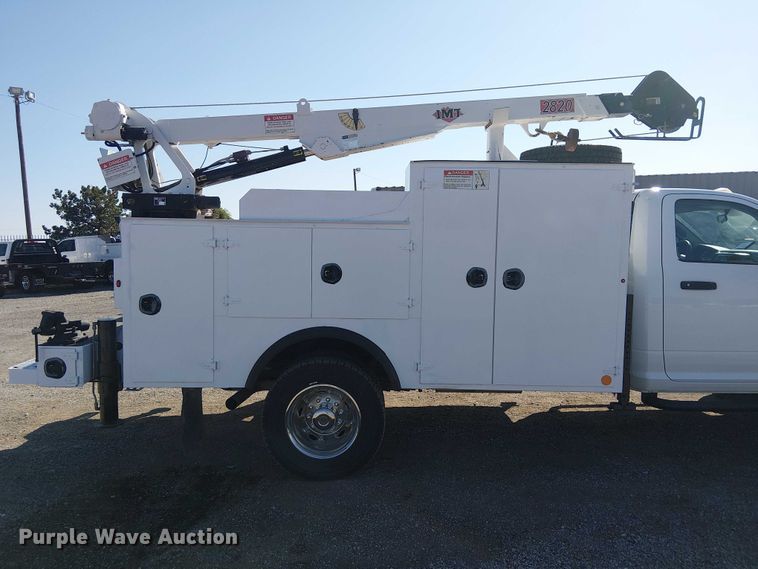 image for item NU9751 2017 RAM 5500 utility / service truck