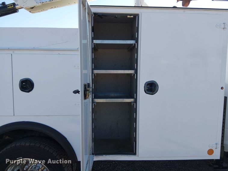 image for item NU9751 2017 RAM 5500 utility / service truck