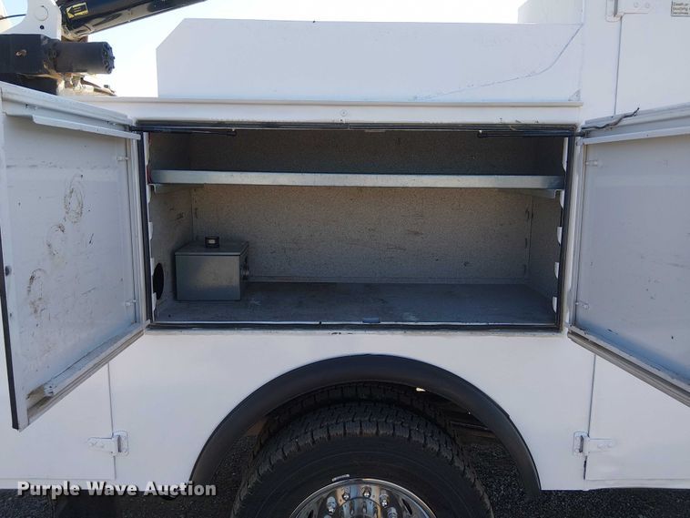 image for item NU9751 2017 RAM 5500 utility / service truck