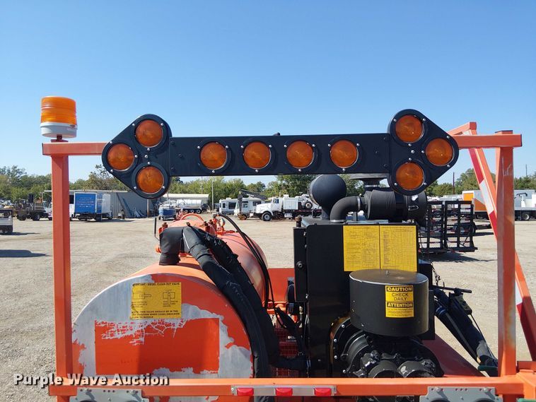 image for item NU9762 2016 Duraco 124DJT pothole patcher