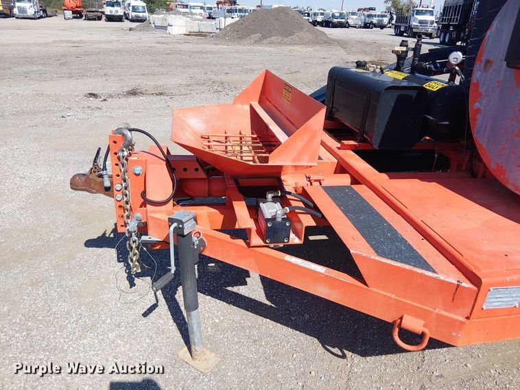 image for item NU9762 2016 Duraco 124DJT pothole patcher