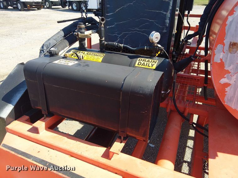 image for item NU9762 2016 Duraco 124DJT pothole patcher