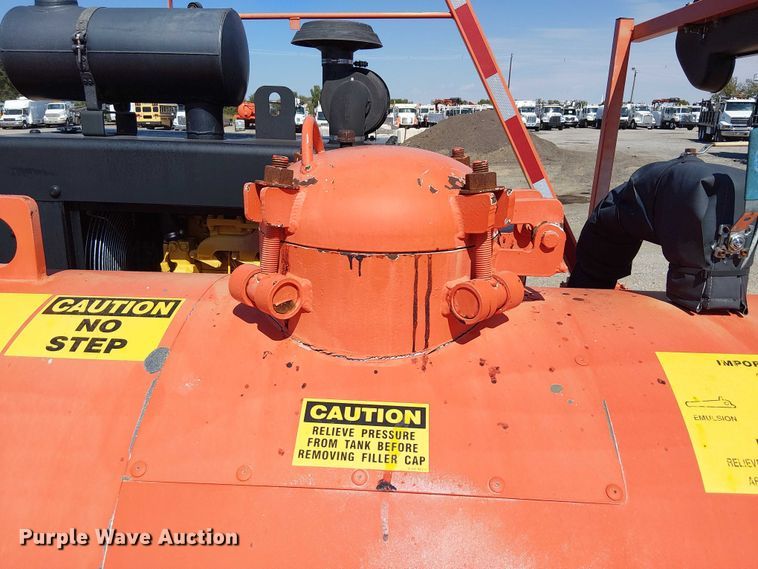 image for item NU9762 2016 Duraco 124DJT pothole patcher