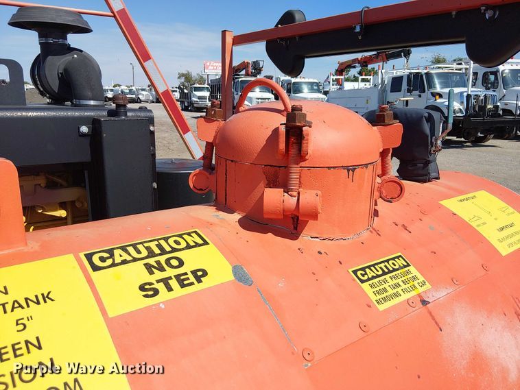 image for item NU9762 2016 Duraco 124DJT pothole patcher