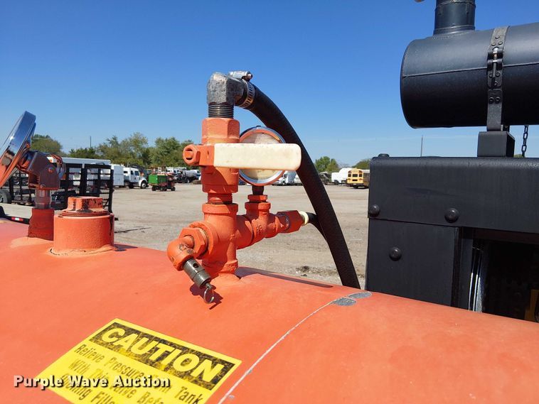 image for item NU9762 2016 Duraco 124DJT pothole patcher