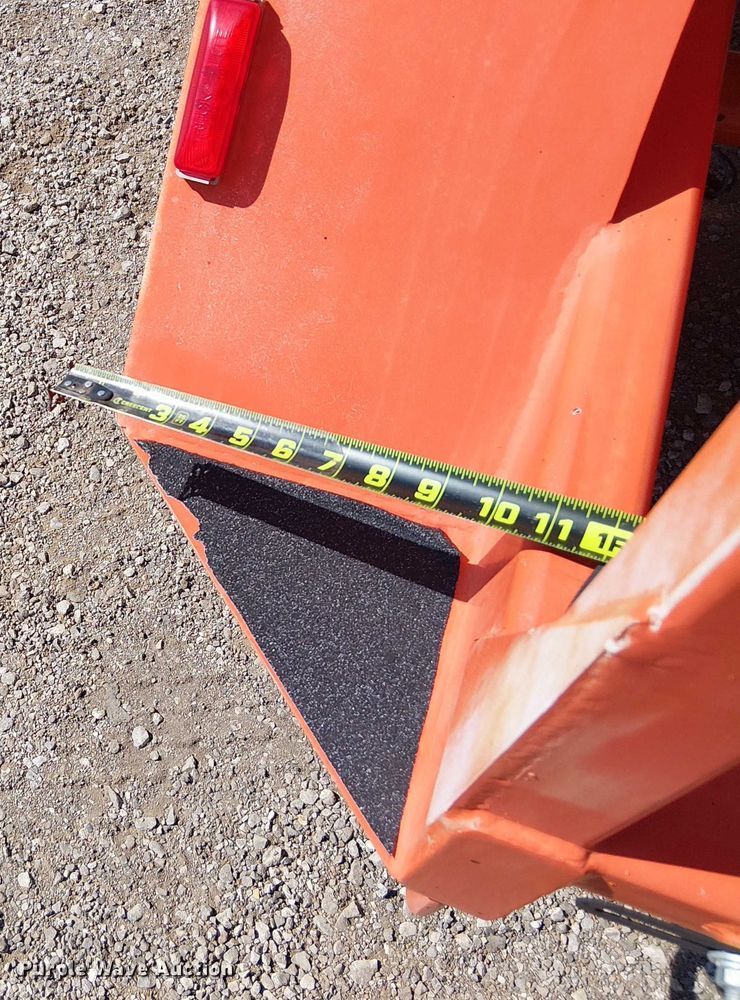 image for item NU9762 2016 Duraco 124DJT pothole patcher