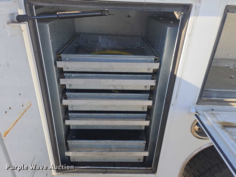 image for item YA1001 2015 Ford F550 SuperCab utility / service truck