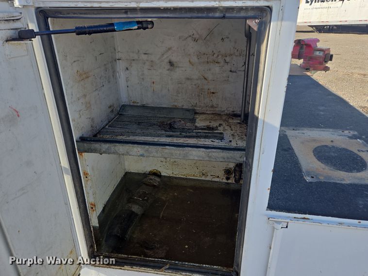 image for item YA1001 2015 Ford F550 SuperCab utility / service truck