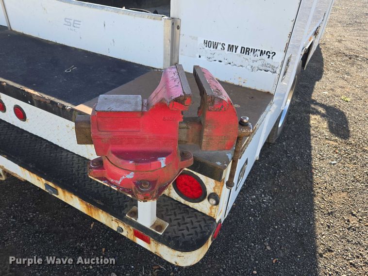 image for item YA1001 2015 Ford F550 SuperCab utility / service truck