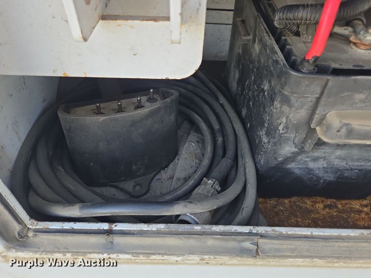 image for item YA1001 2015 Ford F550 SuperCab utility / service truck