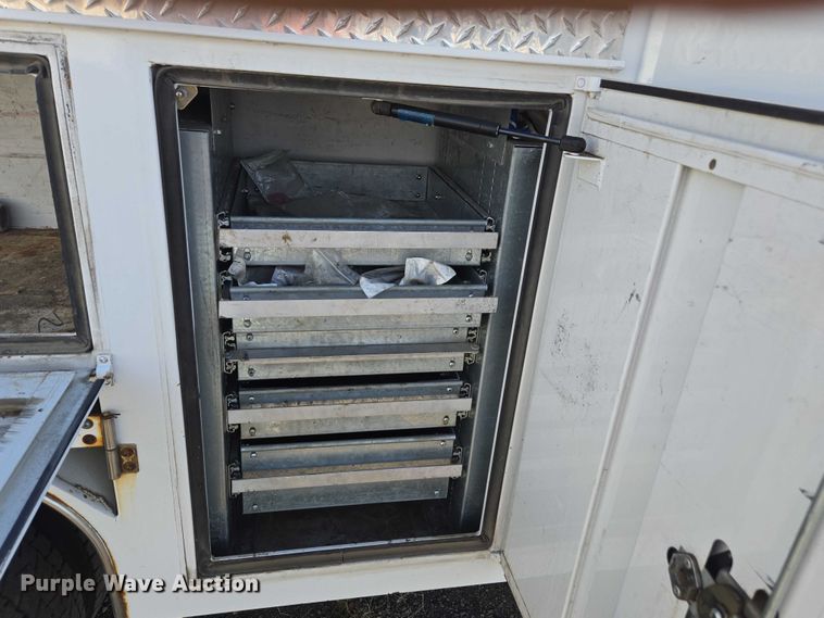 image for item YA1001 2015 Ford F550 SuperCab utility / service truck